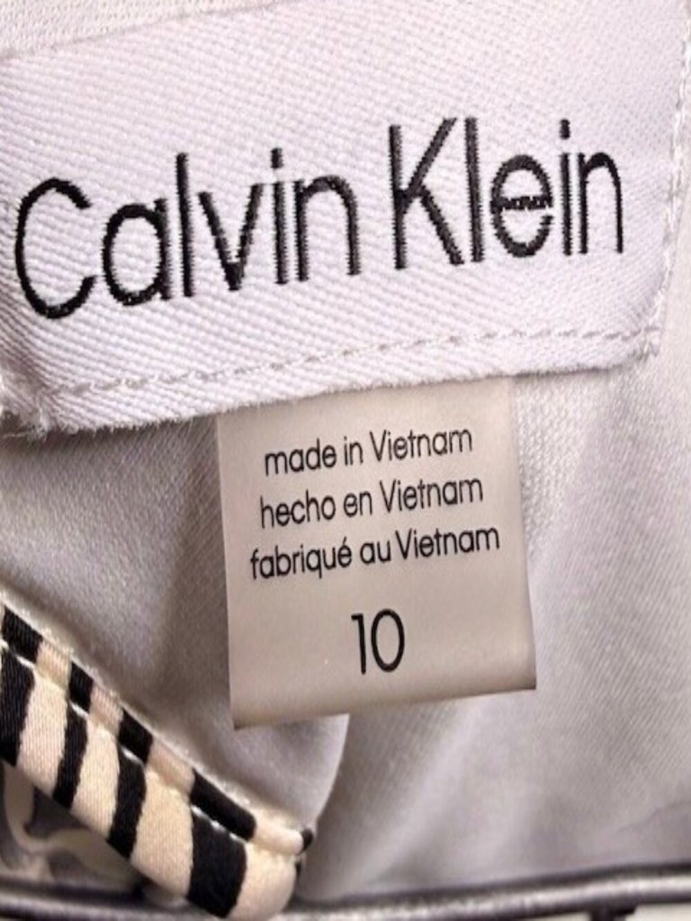 Calvin Klein Print V-Neck Satin Midi Cocktail Dress in Black/Soft White, Size 10 - Picture 8 of 9